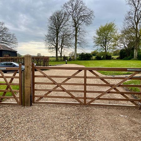 Micheldever Mulberry Barn Bed & Breakfast エクステリア 写真